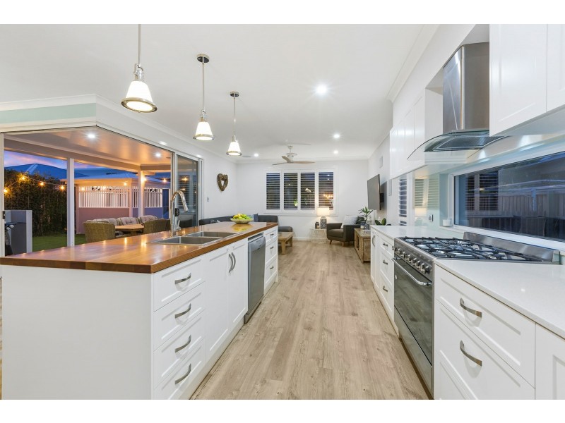 27 Laceflower Parade, Casuarina NSW 2487