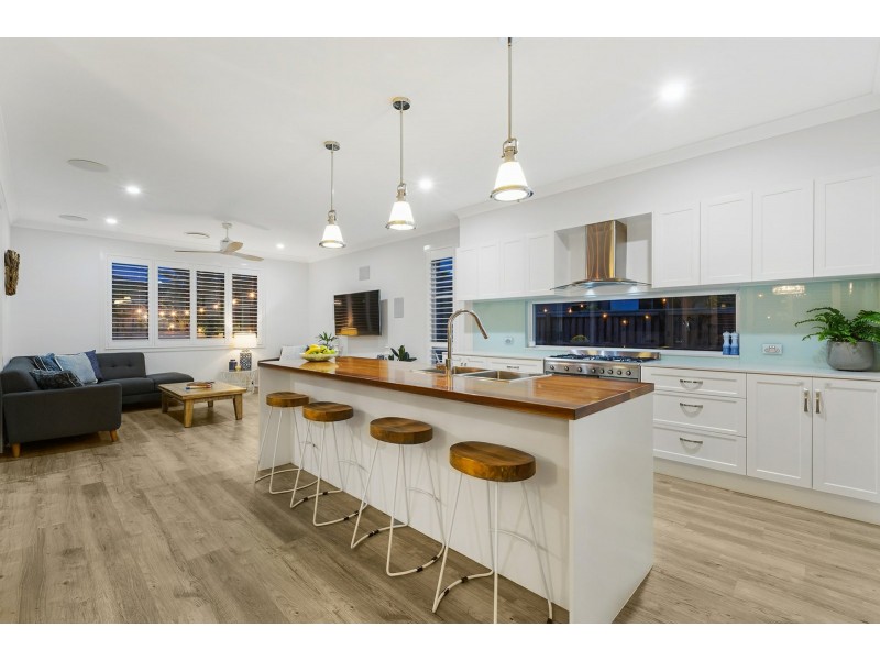 27 Laceflower Parade, Casuarina NSW 2487
