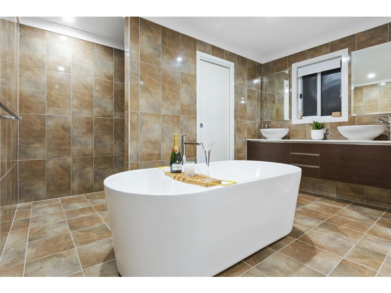 27 Laceflower Parade, Casuarina NSW 2487