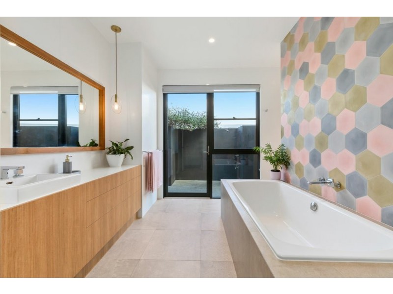 37 Lobelia Crescent, Casuarina NSW 2487