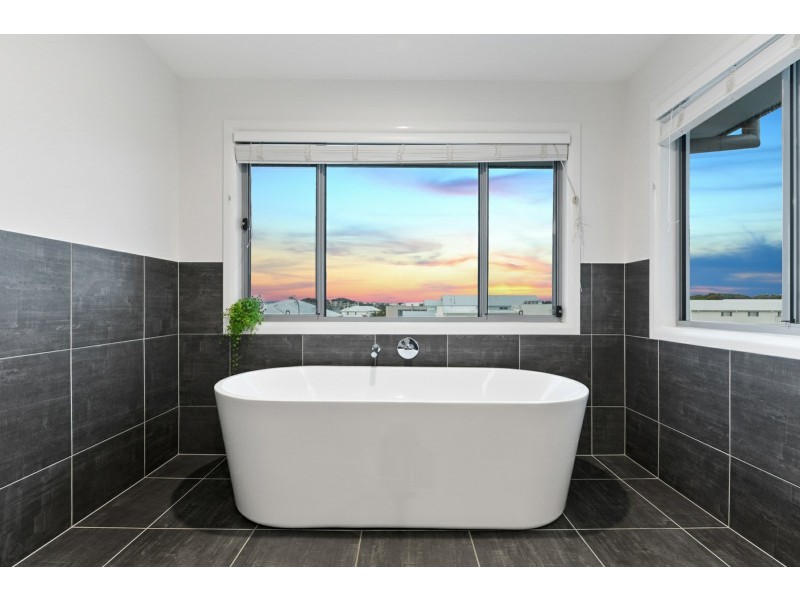 14 Trestles Avenue, Casuarina NSW 2487