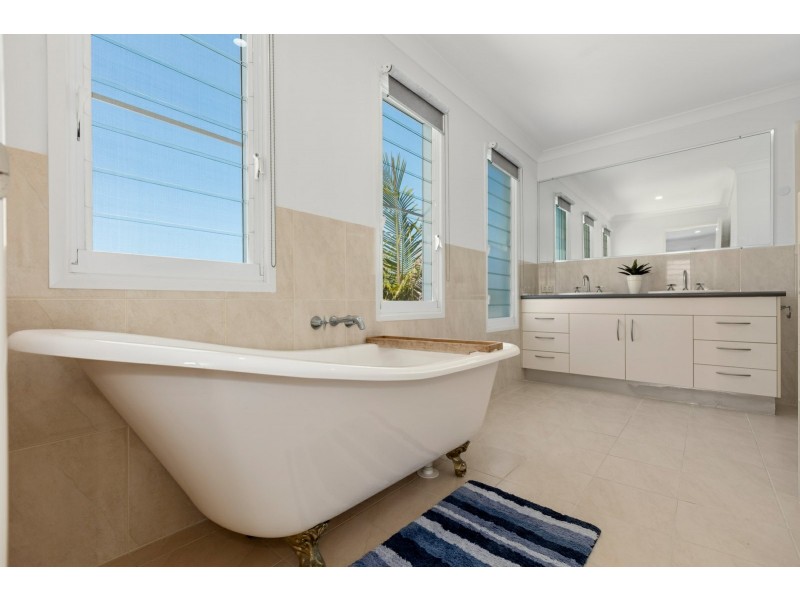 684 Casuarina Way, Casuarina NSW 2487