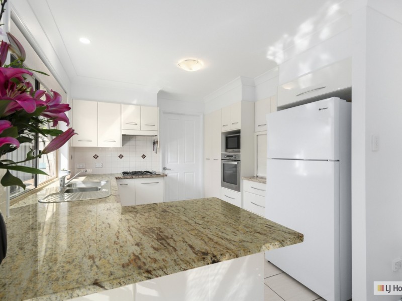 2/4 Tathra Street, Pottsville NSW 2489