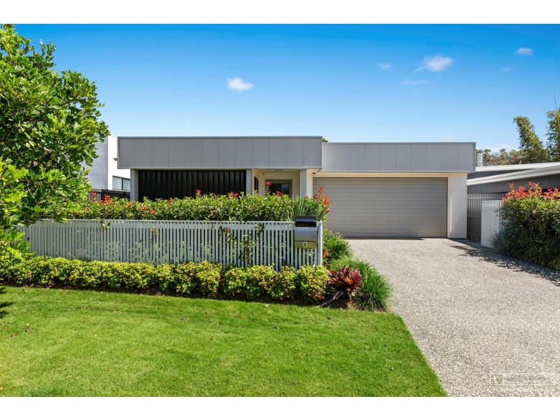 6 Sea Eagle Court, Casuarina NSW 2487