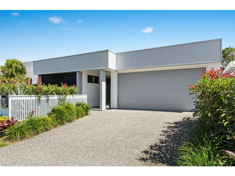 6 Sea Eagle Court, Casuarina NSW 2487