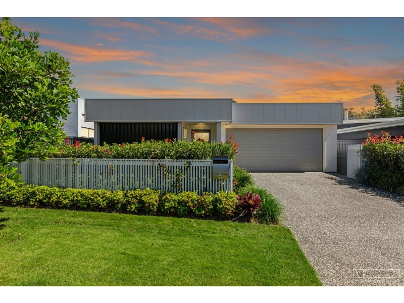 6 Sea Eagle Court, Casuarina NSW 2487