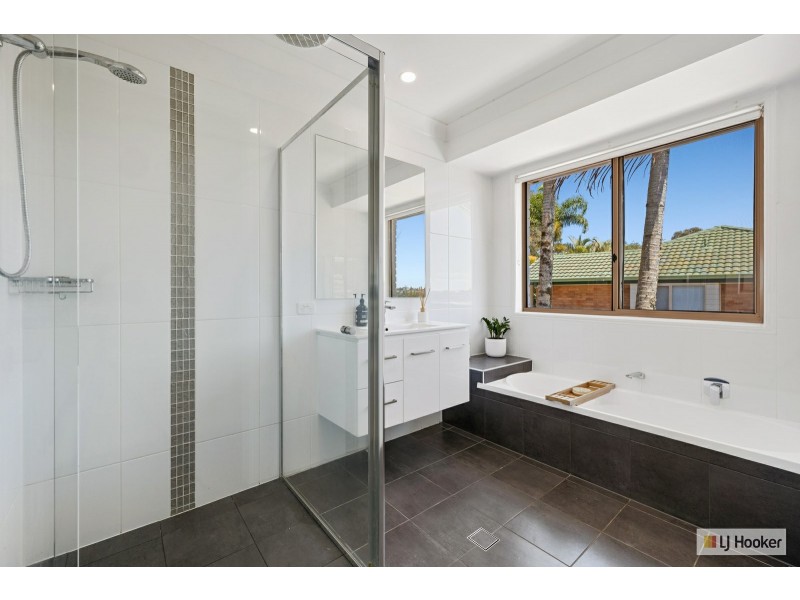 8 Jarrah Place, Banora Point NSW 2486