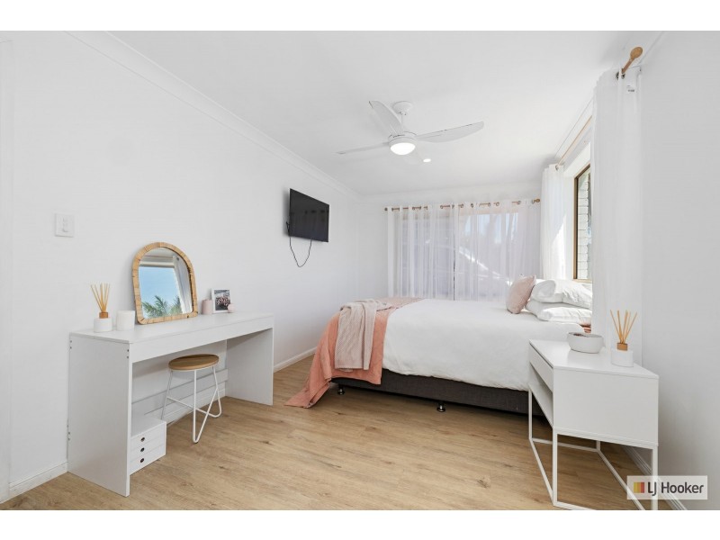 8 Jarrah Place, Banora Point NSW 2486