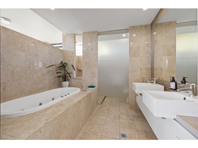 220/9-13 Dianella Drive, Casuarina NSW 2487