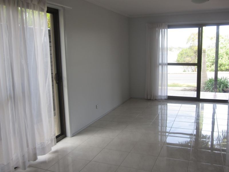 1/33 Bimbadeen  Avenue, Banora Point NSW 2486