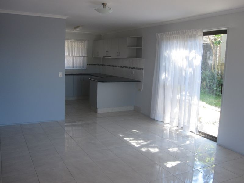 1/33 Bimbadeen  Avenue, Banora Point NSW 2486