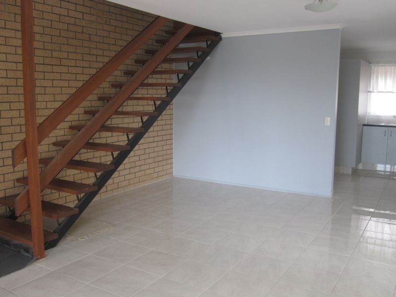 1/33 Bimbadeen  Avenue, Banora Point NSW 2486