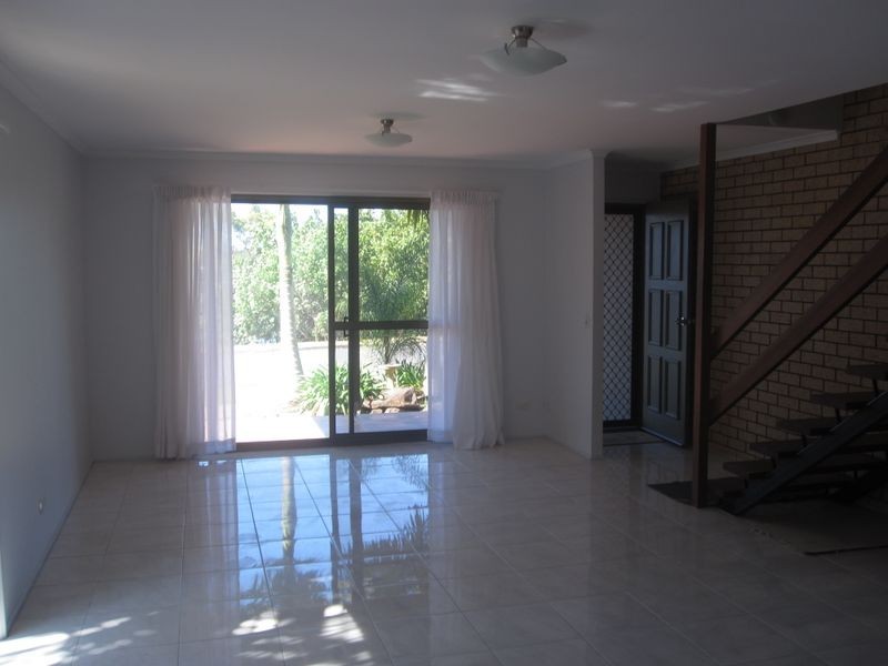 1/33 Bimbadeen  Avenue, Banora Point NSW 2486