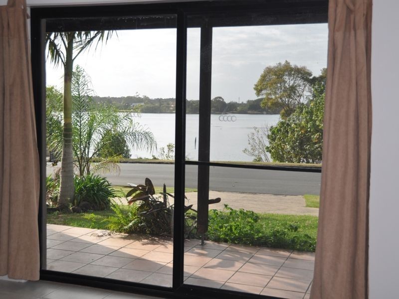 2/33 Bimbadeen Street, Banora Point NSW 2486