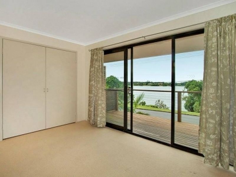 2/33 Bimbadeen Street, Banora Point NSW 2486