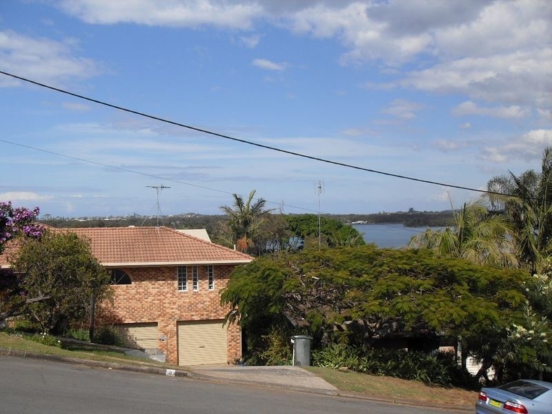 9 Bimbadeen Avenue, Banora Point NSW 2486