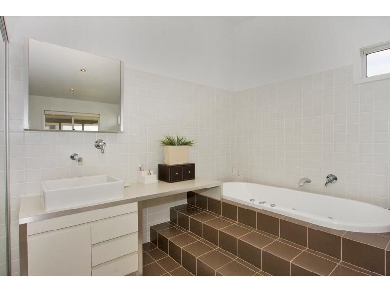 6 Riberry Drive, Casuarina NSW 2487