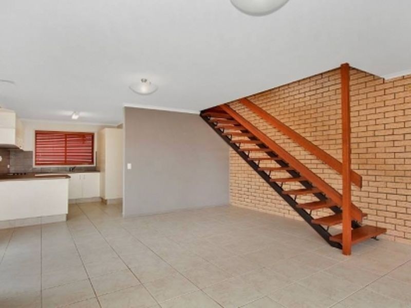 2/33 Bimbadeen Avenue, Banora Point NSW 2486