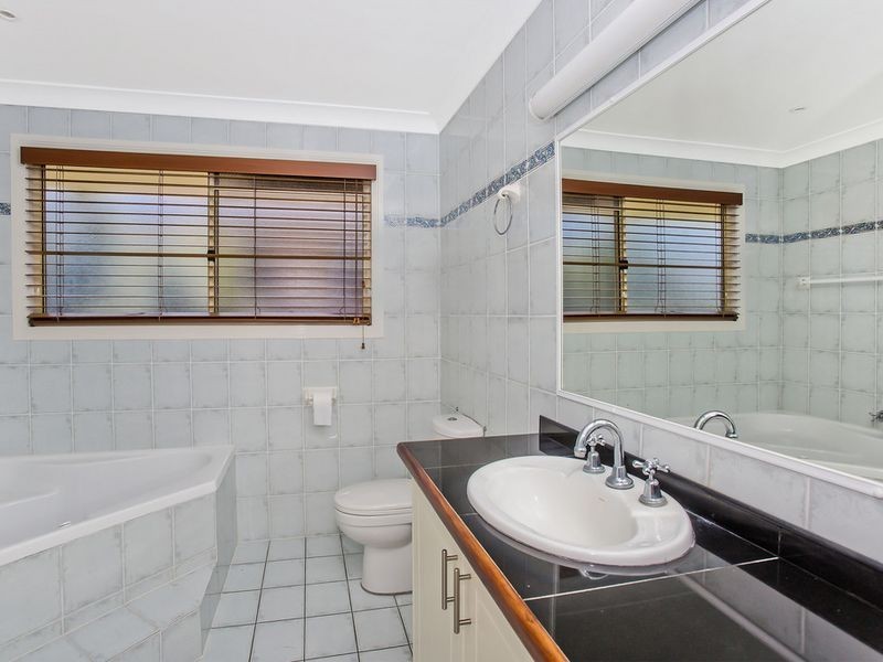 64 Oyster Point Road, Banora Point NSW 2486