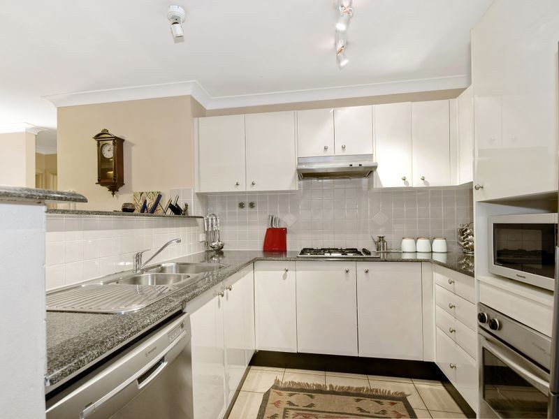 2/4 Taylors Drive, Lane Cove NSW 2066