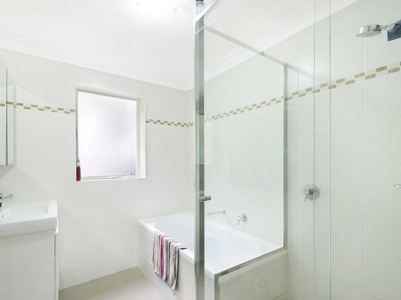 18/127 Burns Bay Rd, Lane Cove NSW 2066