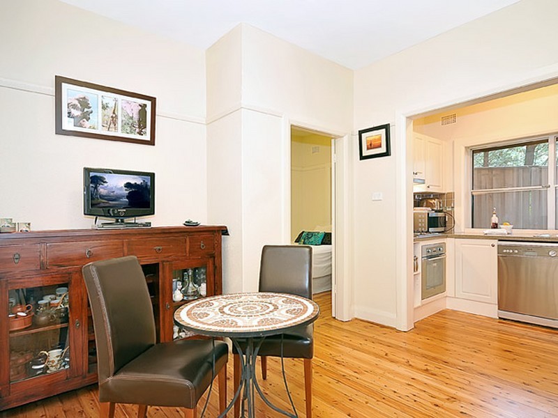 2/10 Commodore Street, Mcmahons Point NSW 2060