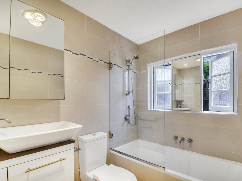 2/10 Commodore Street, Mcmahons Point NSW 2060