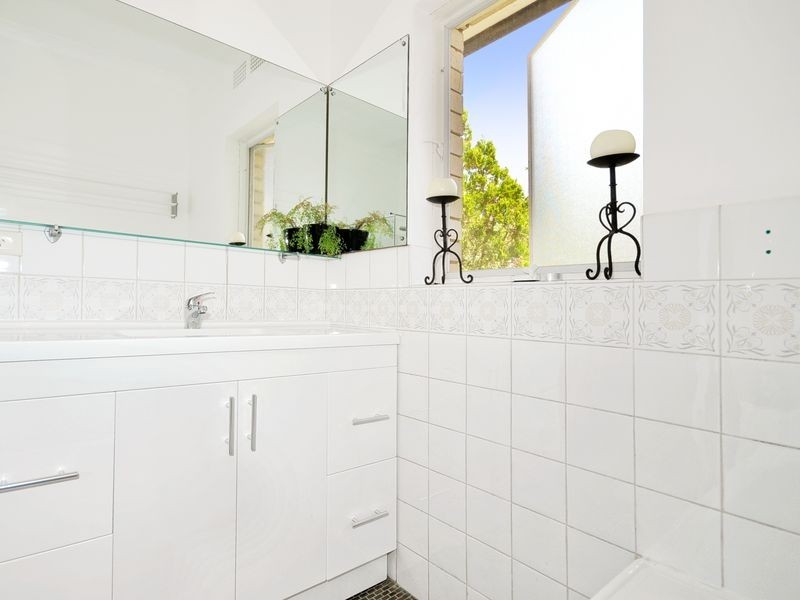 8/127 Burns Bay Rd, Lane Cove NSW 2066