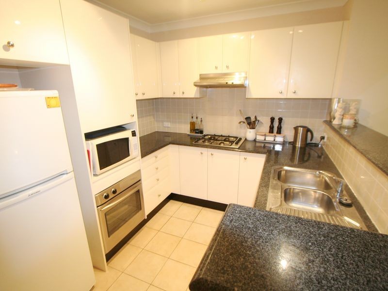 1/2 Taylors Dr, Lane Cove NSW 2066