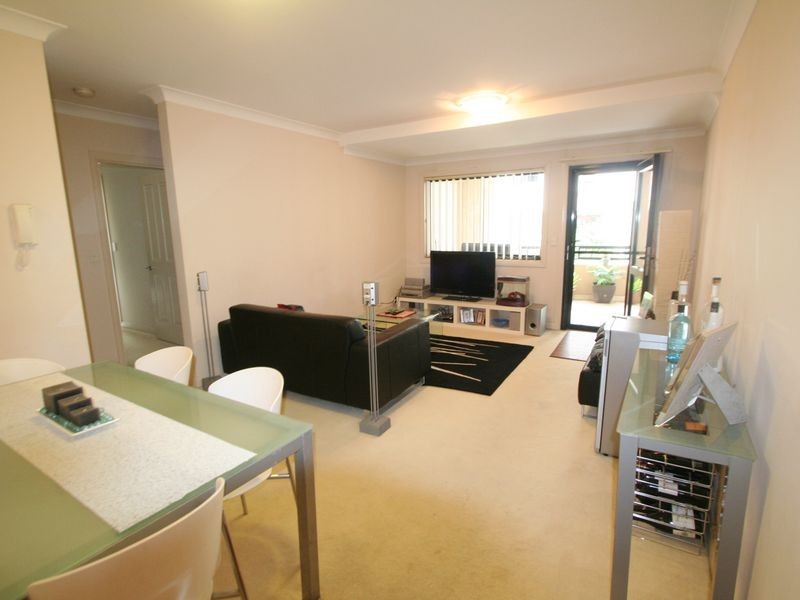 1/2 Taylors Dr, Lane Cove NSW 2066