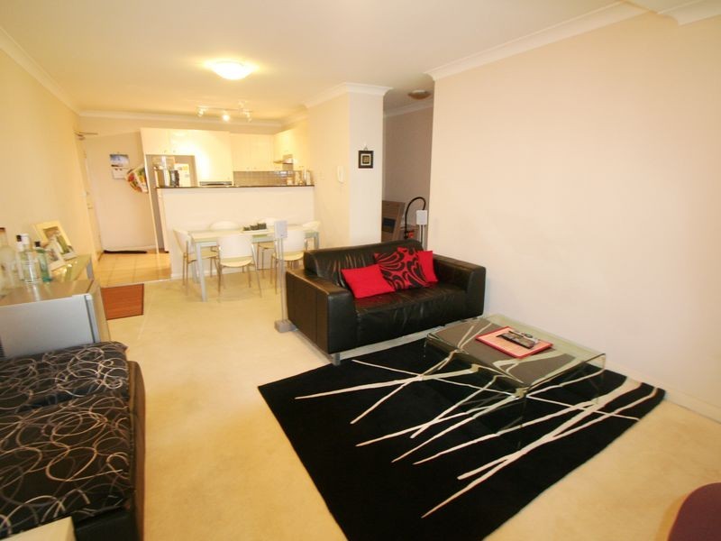 1/2 Taylors Dr, Lane Cove NSW 2066