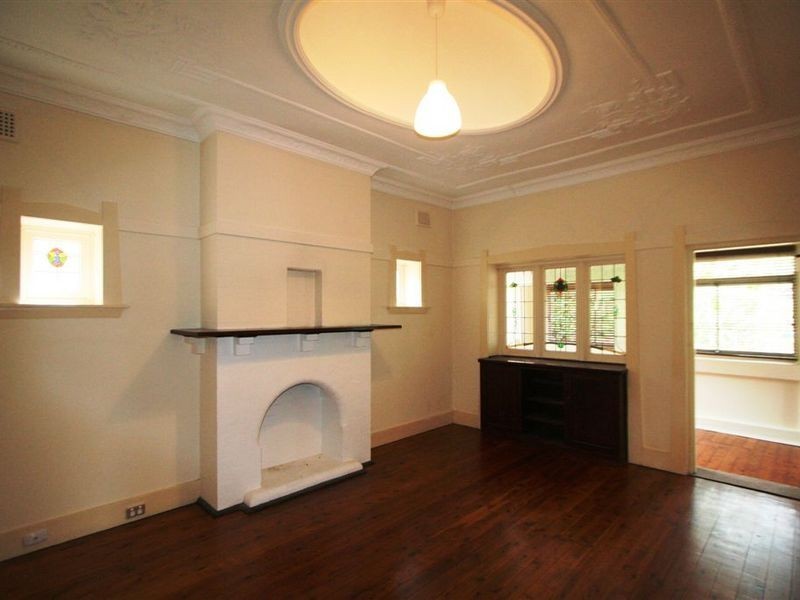 6 Kingslangley Road, Greenwich NSW 2065