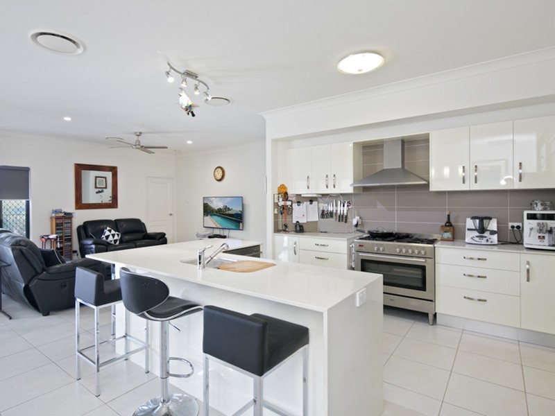 25 Clive Road, Birkdale QLD 4159