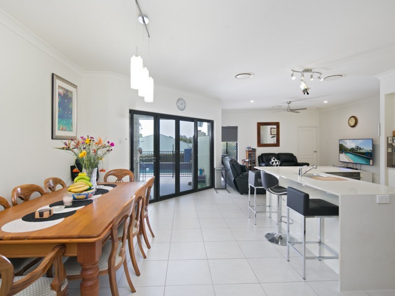 25 Clive Road, Birkdale QLD 4159