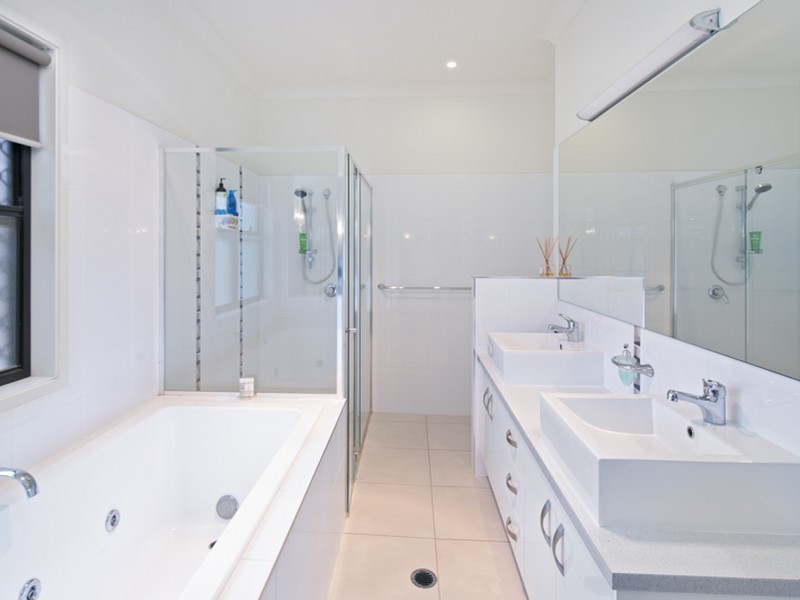 25 Clive Road, Birkdale QLD 4159