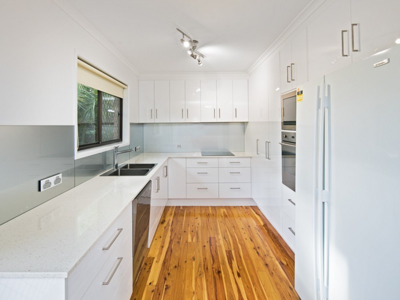 54 Bates Drive, Birkdale QLD 4159