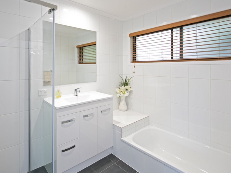 54 Bates Drive, Birkdale QLD 4159