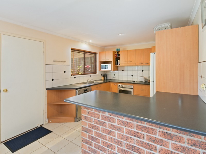 4 Charles Street, Birkdale QLD 4159