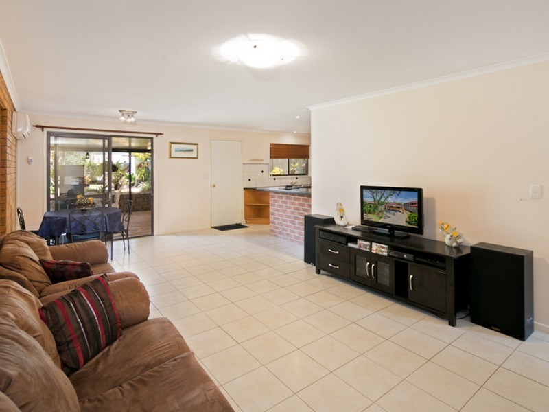 4 Charles Street, Birkdale QLD 4159