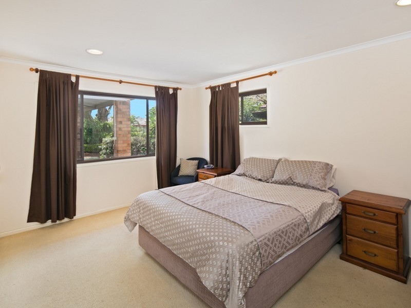 4 Charles Street, Birkdale QLD 4159