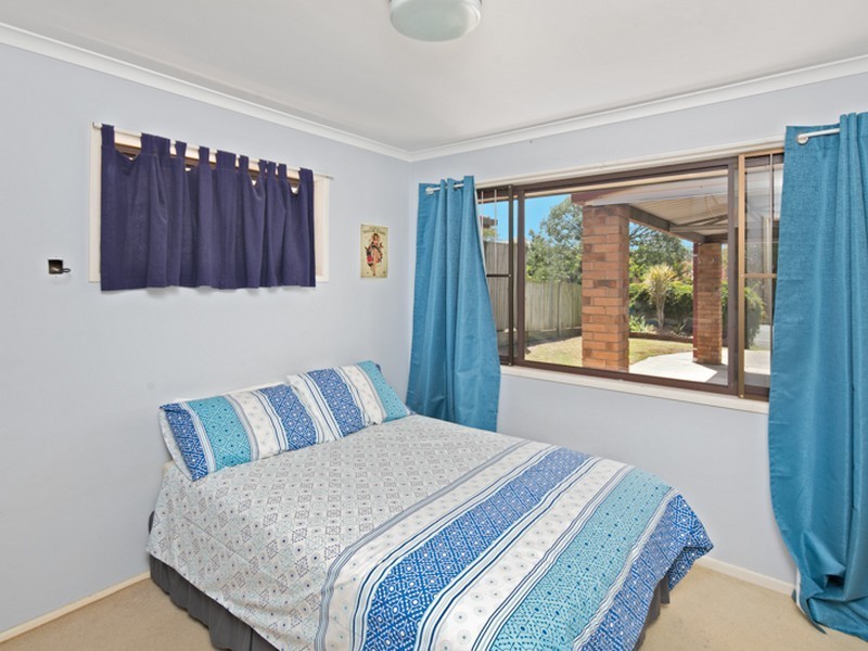 4 Charles Street, Birkdale QLD 4159