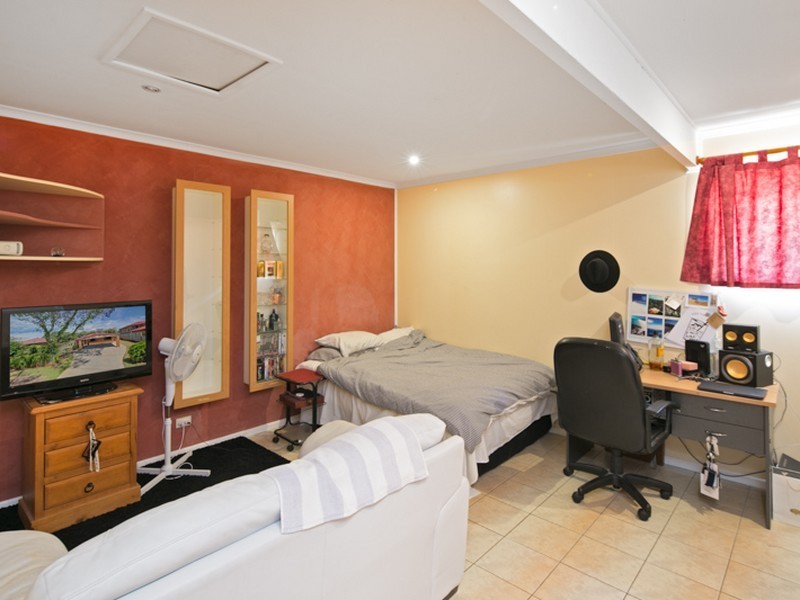 4 Charles Street, Birkdale QLD 4159