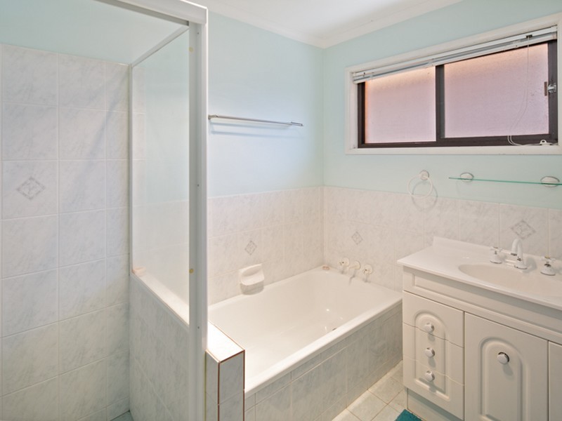 4 Charles Street, Birkdale QLD 4159