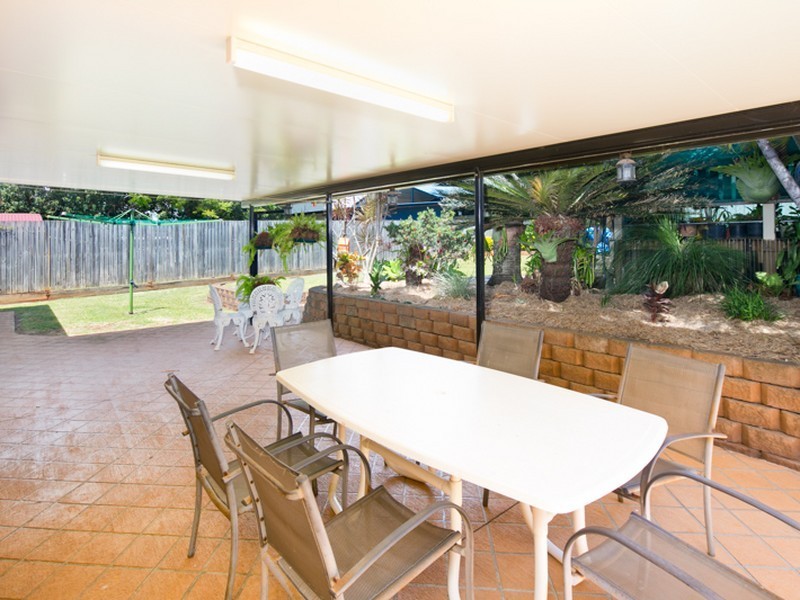 4 Charles Street, Birkdale QLD 4159