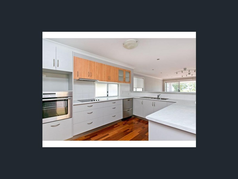 16 Mooroondu Road, Thorneside QLD 4158