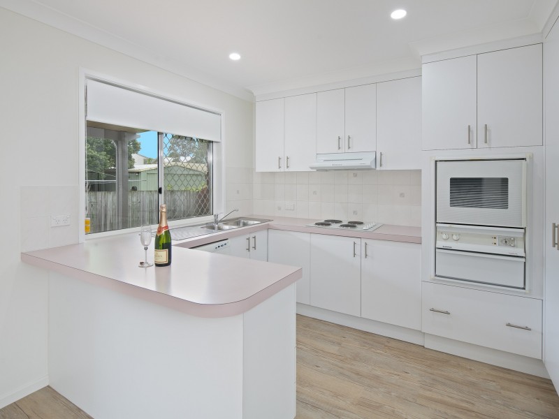 2/19 Victor Street, Birkdale QLD 4159