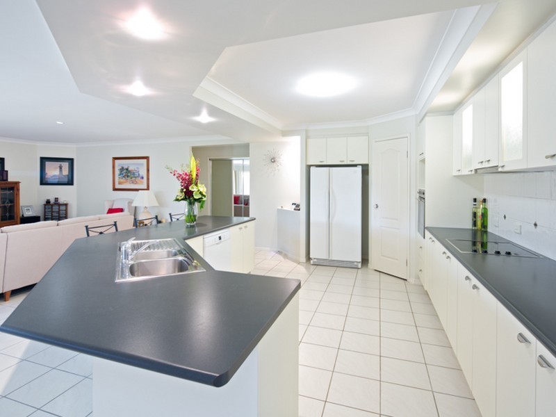 8 Hodges Close, Wellington Point QLD 4160