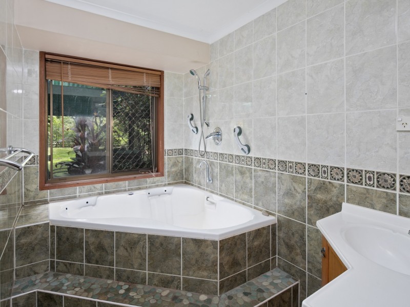 252 Mooroondu Road, Thorneside QLD 4158