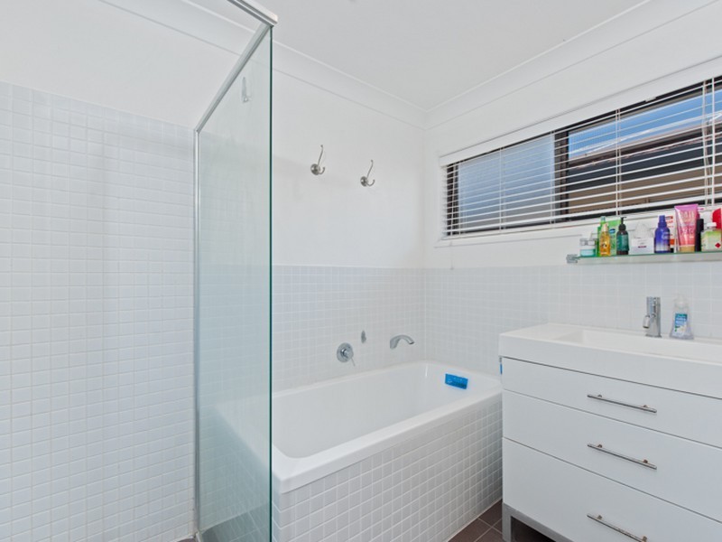 11 Daniel Street, Lota QLD 4179