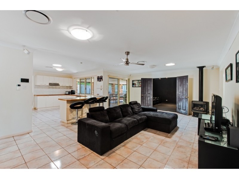2 Harrogate Terrace, Birkdale QLD 4159